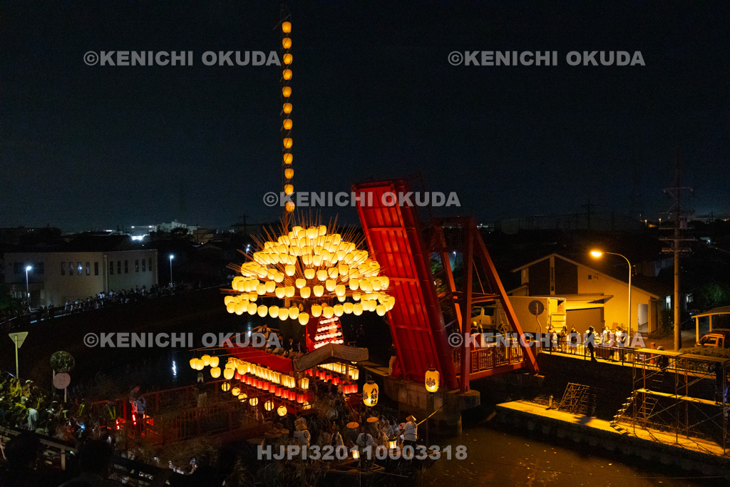 愛知県 須成祭 宵祭 巻藁船が御葭橋通過