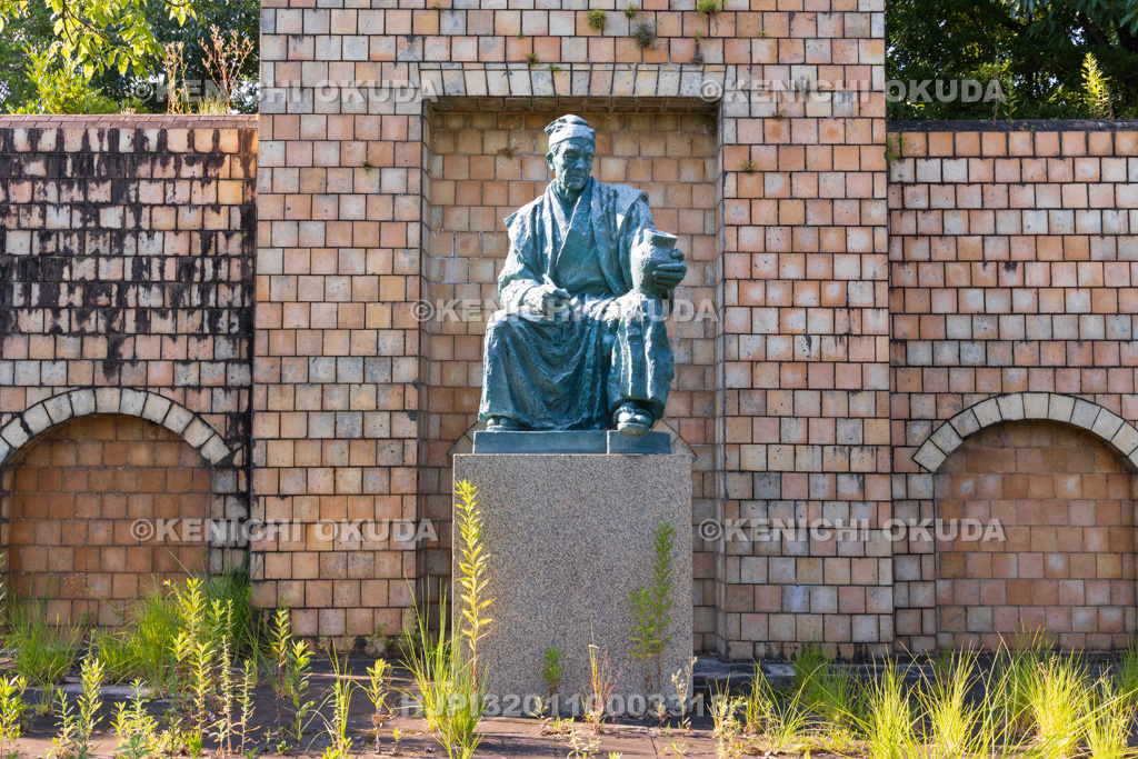 愛知県 窯神神社 加藤民吉像
