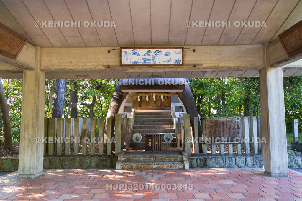 愛知県 窯神神社 登り窯をかたどった社殿