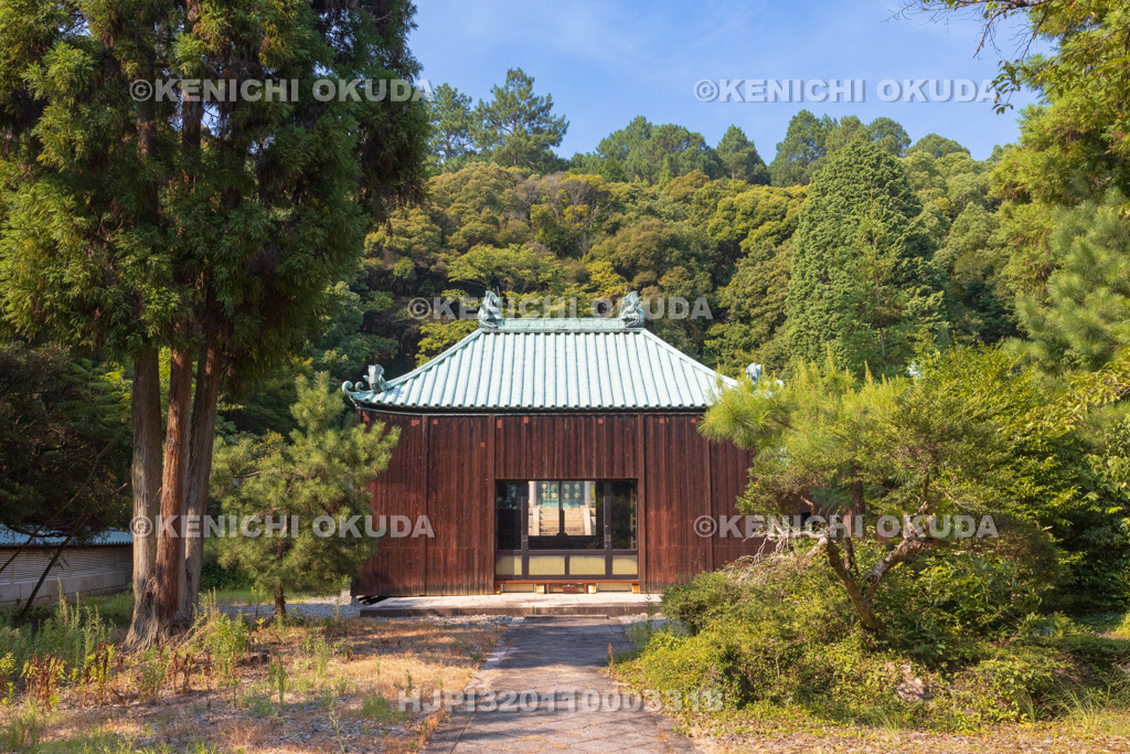 愛知県　定光寺　源敬公廟（徳川義直公廟所）　焼香殿（覆屋内）