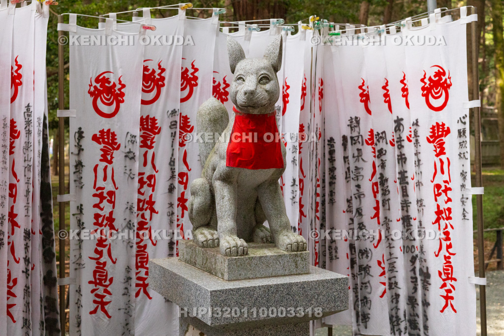 愛知県 妙厳寺(豊川稲荷) 奥の院参道 霊狐