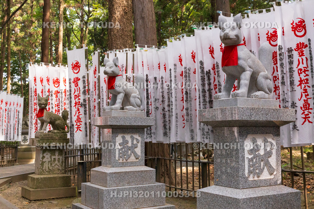 愛知県 妙厳寺(豊川稲荷) 奥の院参道 霊狐