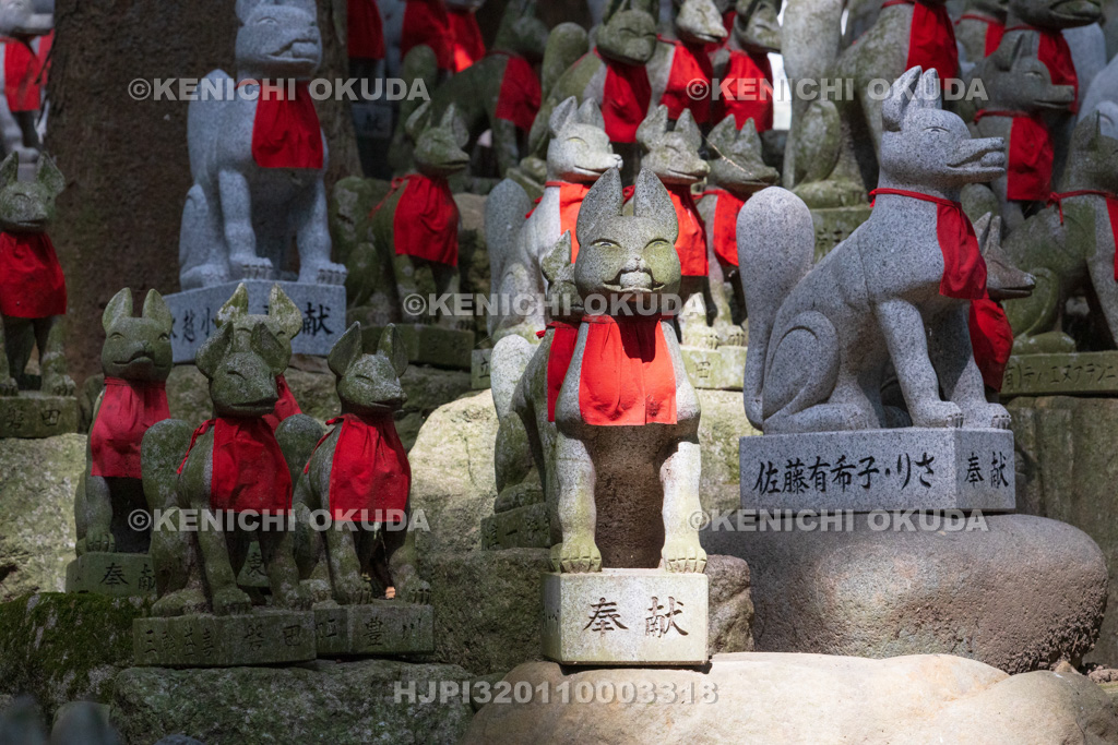 愛知県　妙厳寺（豊川稲荷）　霊狐塚