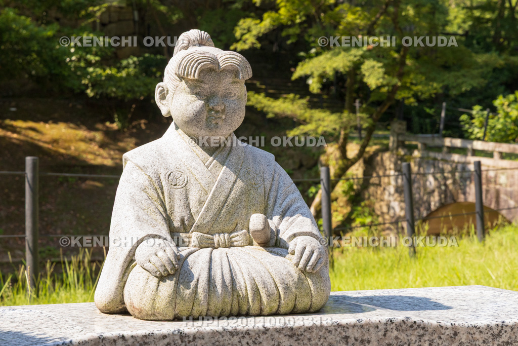 愛知県　岡崎城　竹千代像のベンチ
