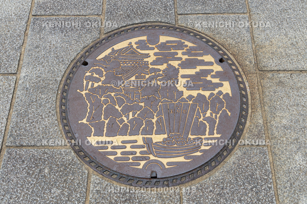 愛知県　岡崎城　岡崎城のマンホール