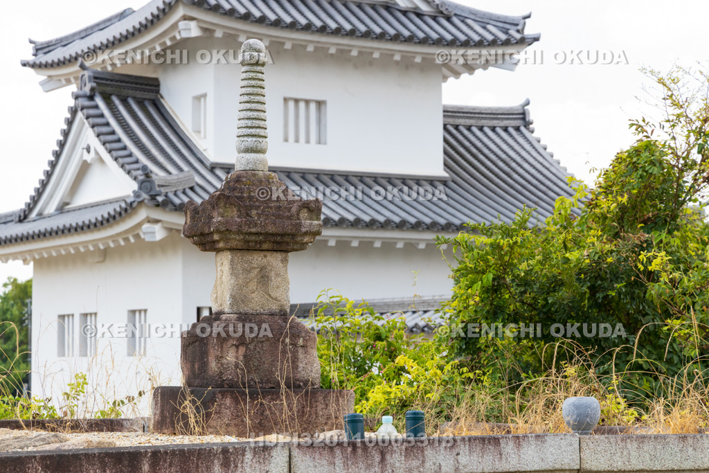 愛知県 岡崎城 浄瑠璃姫供養塔と東隅櫓