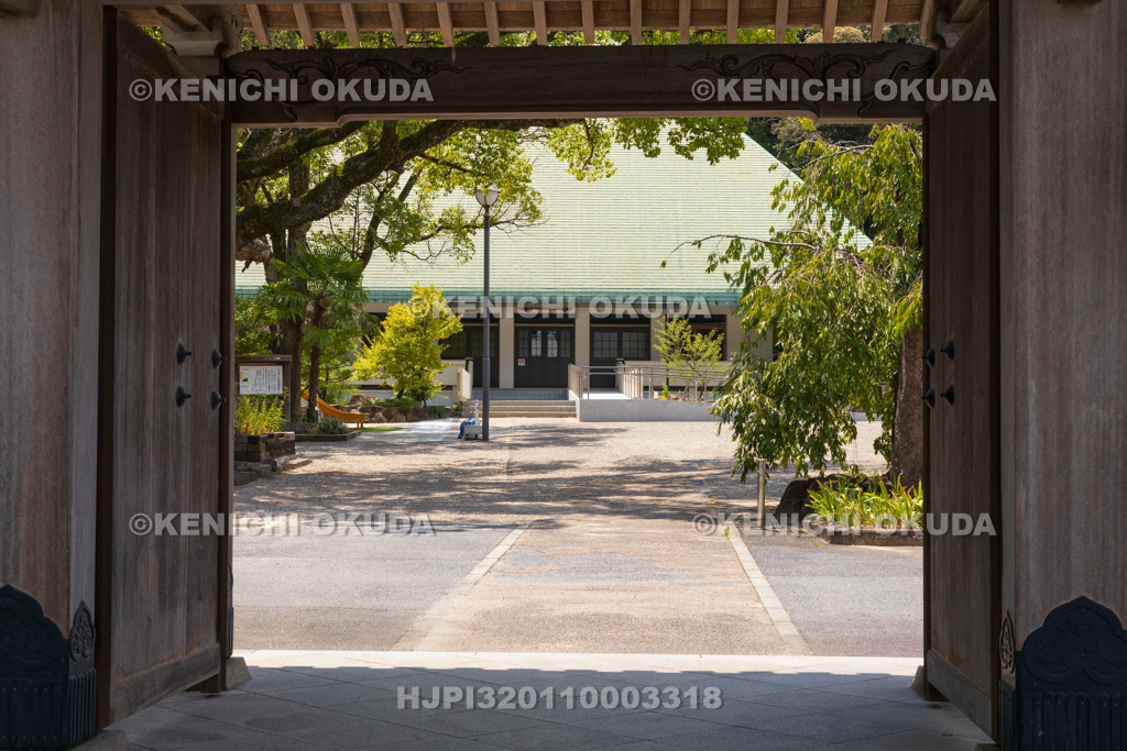 愛知県 龍海院(是之字寺) 山門から望む本堂