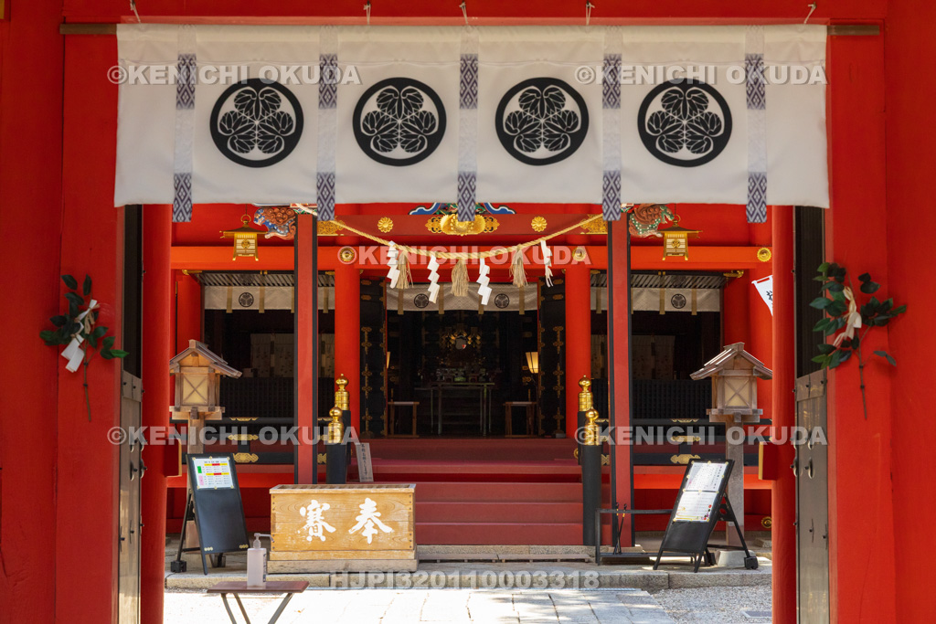 愛知県 六所神社 楼門から望む拝殿