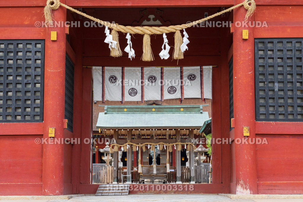 愛知県 伊賀八幡宮 随身門から望む拝殿