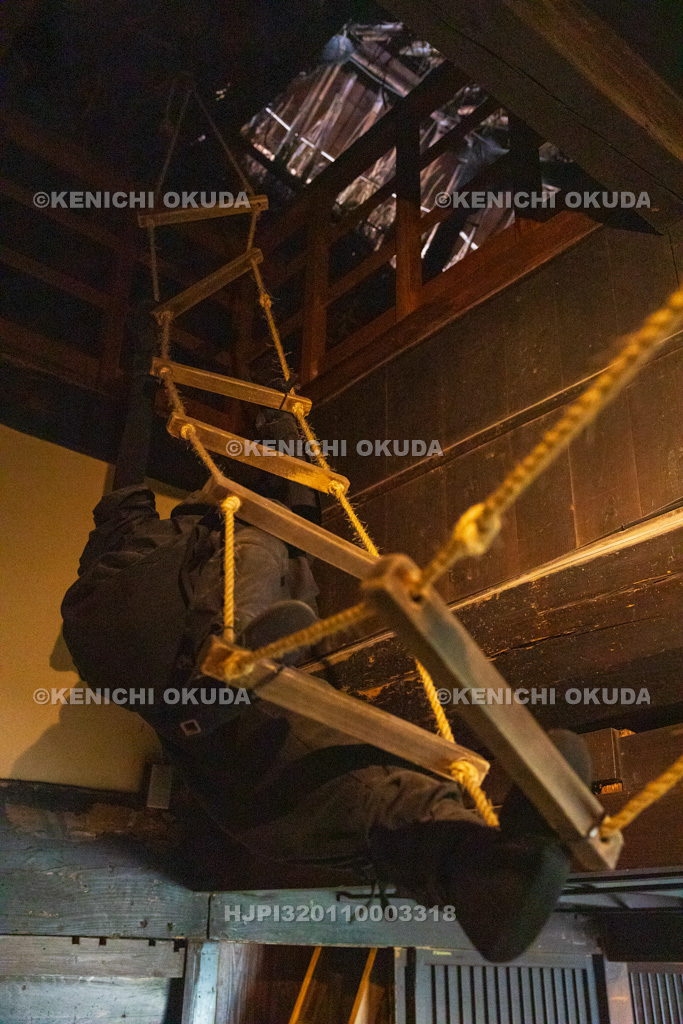 滋賀県 甲賀流忍術屋敷(望月出雲守旧宅) 縄梯子