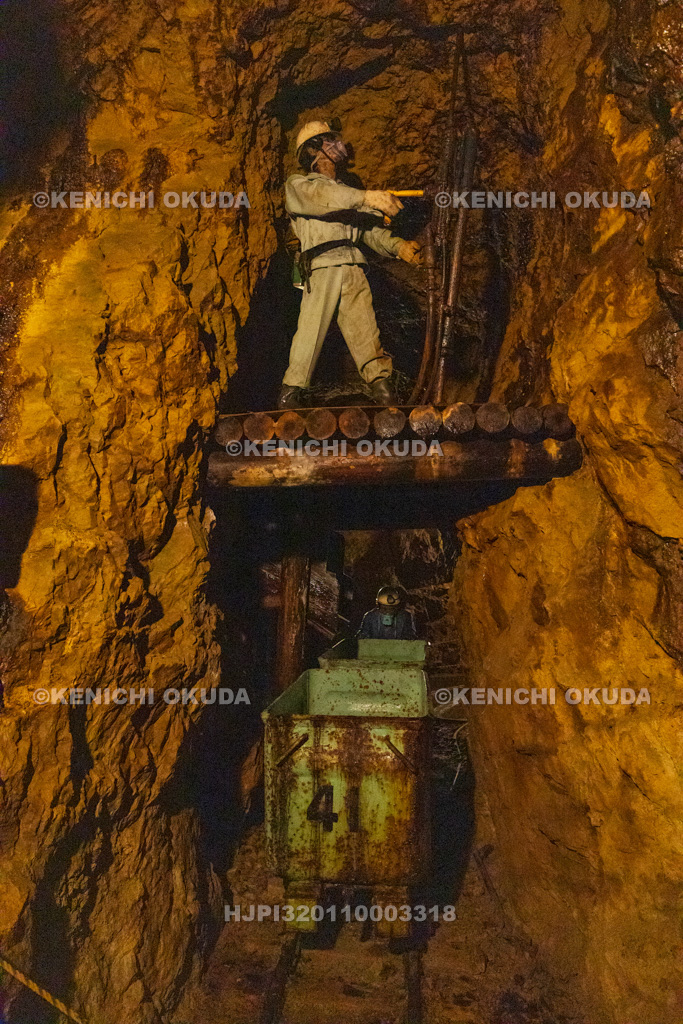 秋田県 尾去沢鉱山 大規模採掘跡 上向穿孔