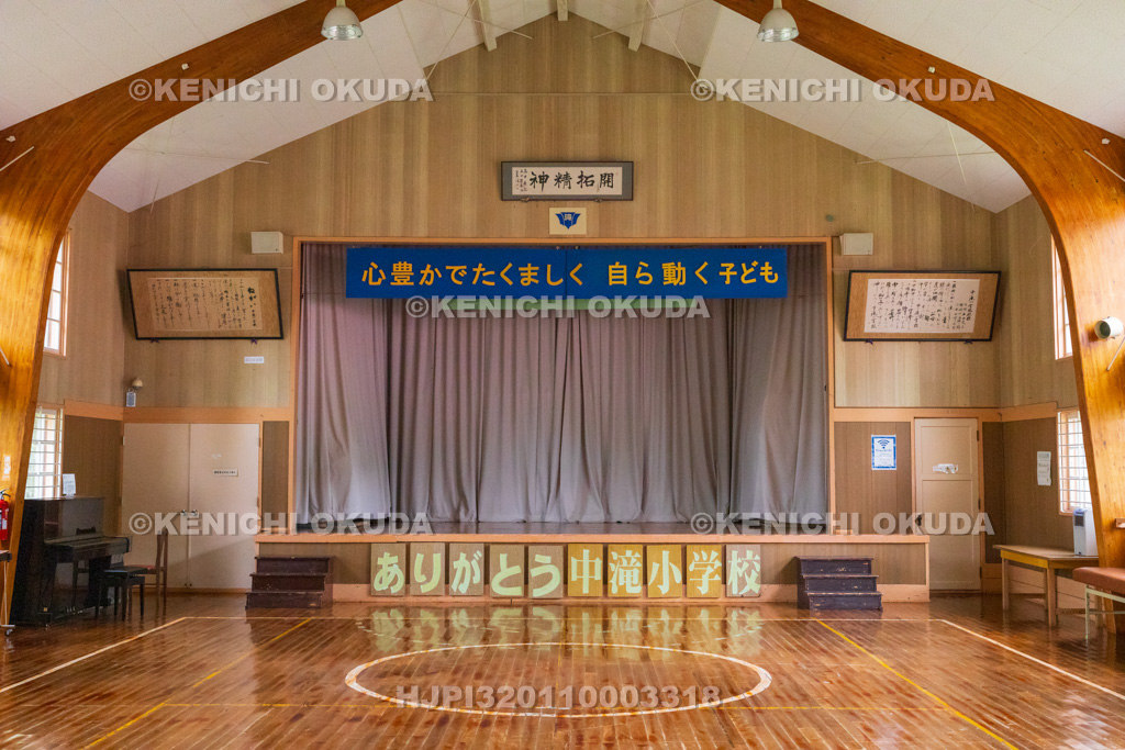 秋田県　中滝ふるさと学舎（旧中滝小学校）　体育館