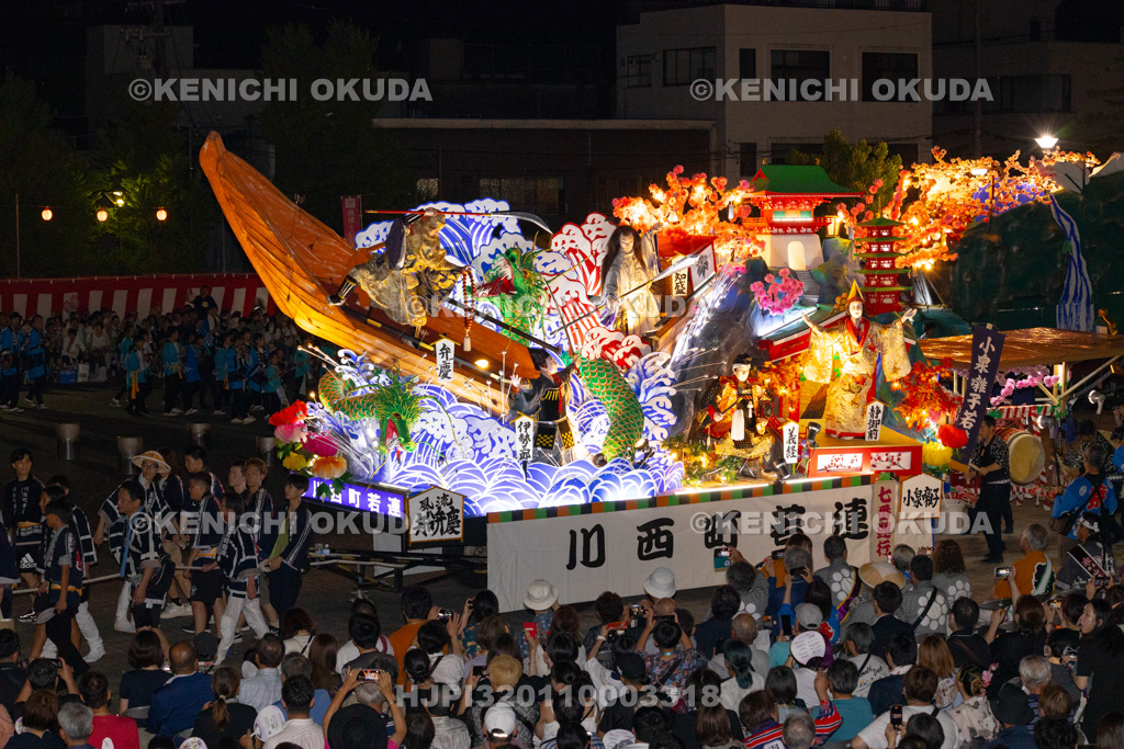 山形県 新庄まつり(宵まつり) 山車行列(川西町若連)