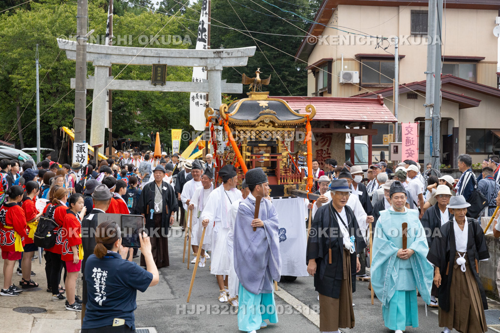 山形県　おばなざわ花笠まつり　まつり行列　神輿