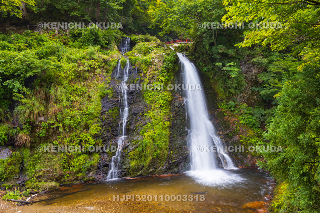 山形県 銀山温泉 白銀の滝