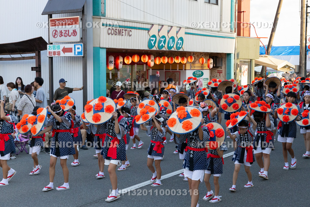 山形県　おばなざわ花笠まつり　花笠踊り大パレード
