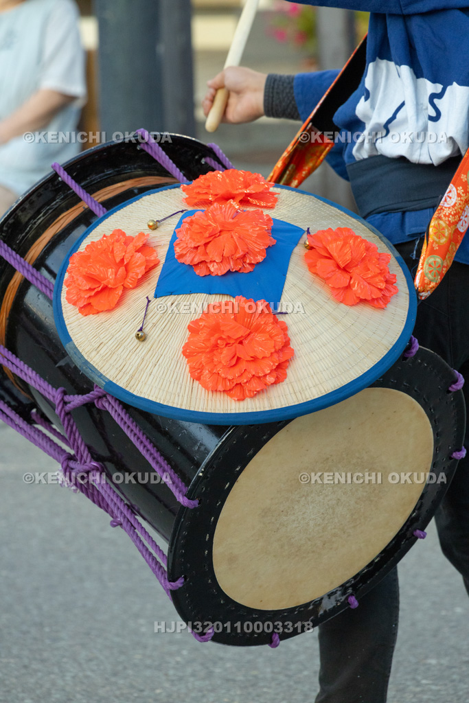 山形県　おばなざわ花笠まつり　花笠踊り大パレード　花笠と太鼓