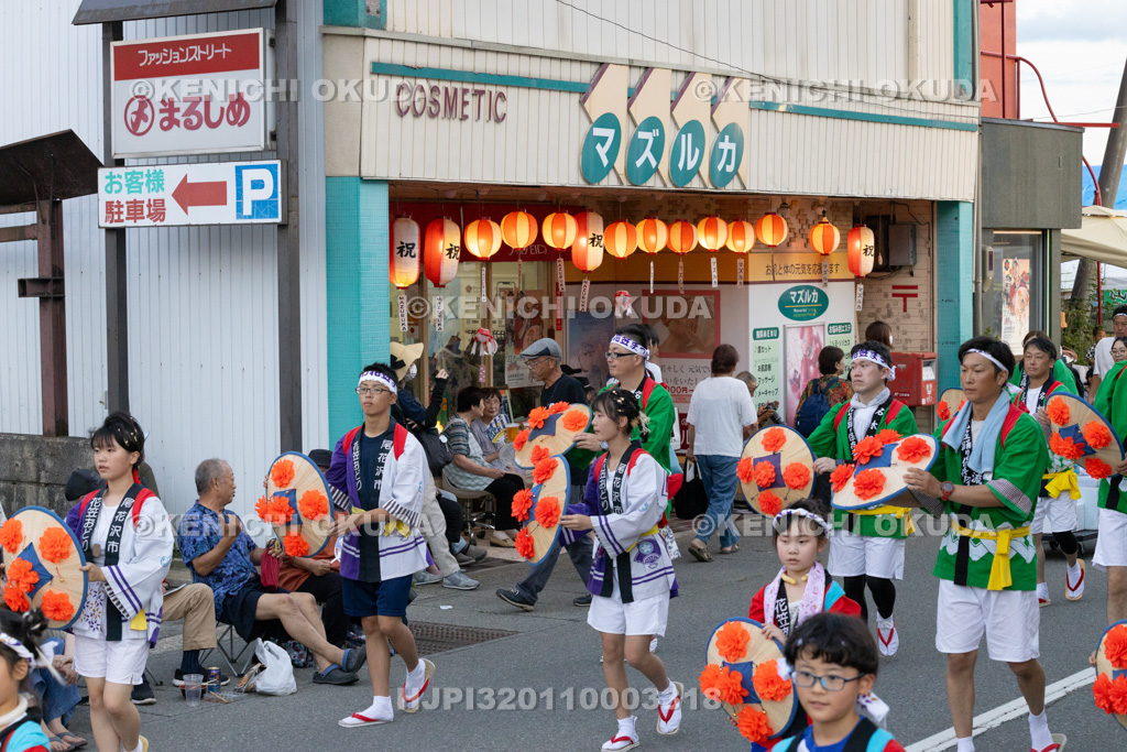 山形県　おばなざわ花笠まつり　花笠踊り大パレード