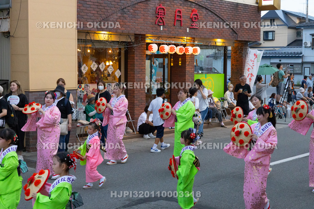 山形県　おばなざわ花笠まつり　花笠踊り大パレード
