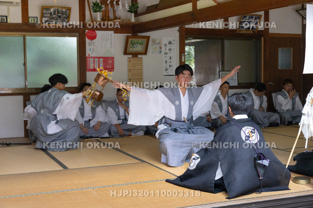 滋賀県 芋競べ祭り 宮座行事(盃の儀式)