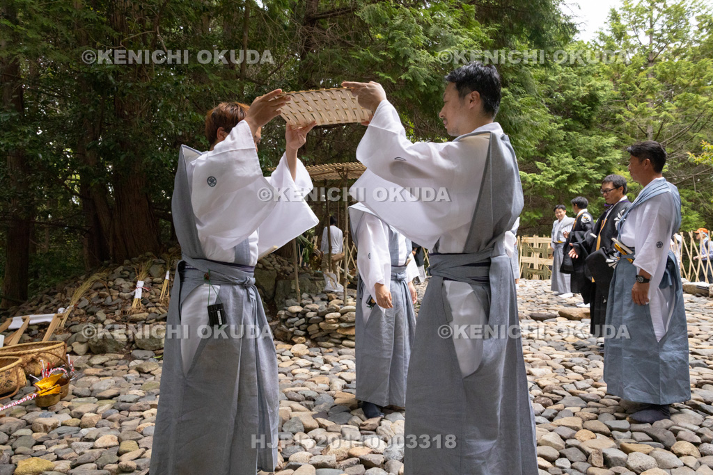 滋賀県　芋競べ祭り　神の膳を供える事