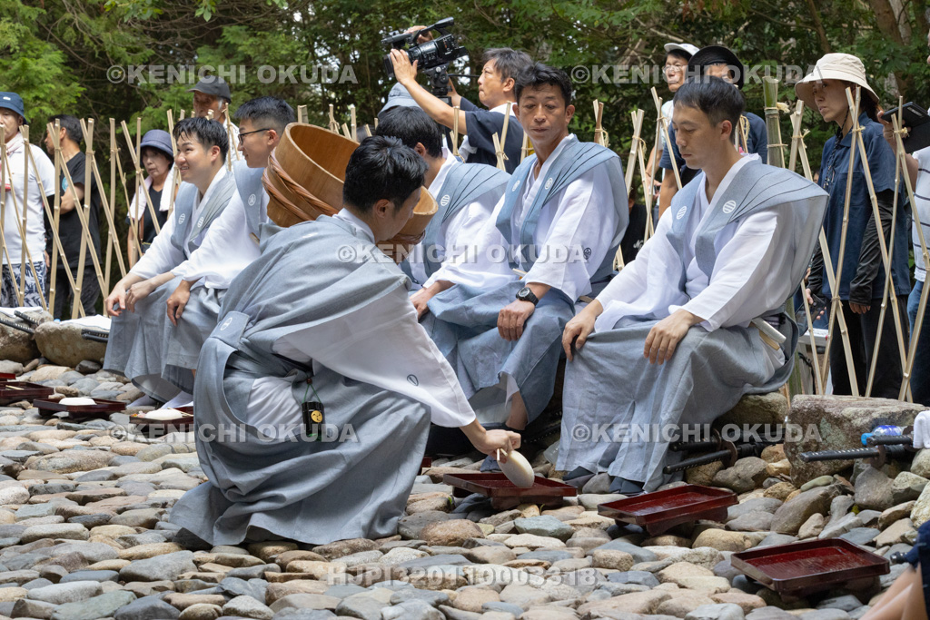 滋賀県 芋競べ祭り 吾々の膳を出す事