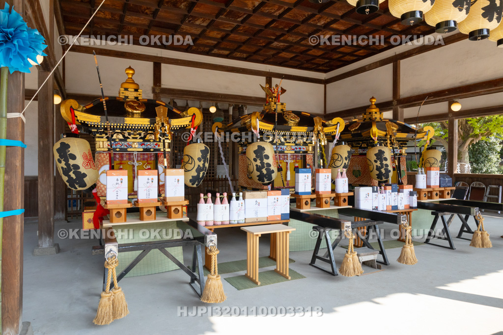 兵庫県　灘のけんか祭り（宵宮）　拝殿の神輿
