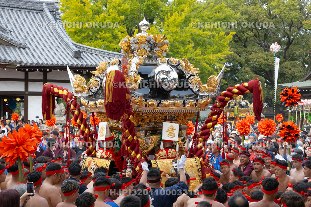 兵庫県 灘のけんか祭り(宵宮) 拝殿前練り上げ 妻鹿