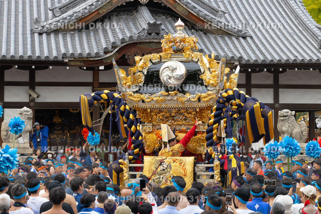兵庫県　灘のけんか祭り（宵宮）　拝殿前練り上げ　中村