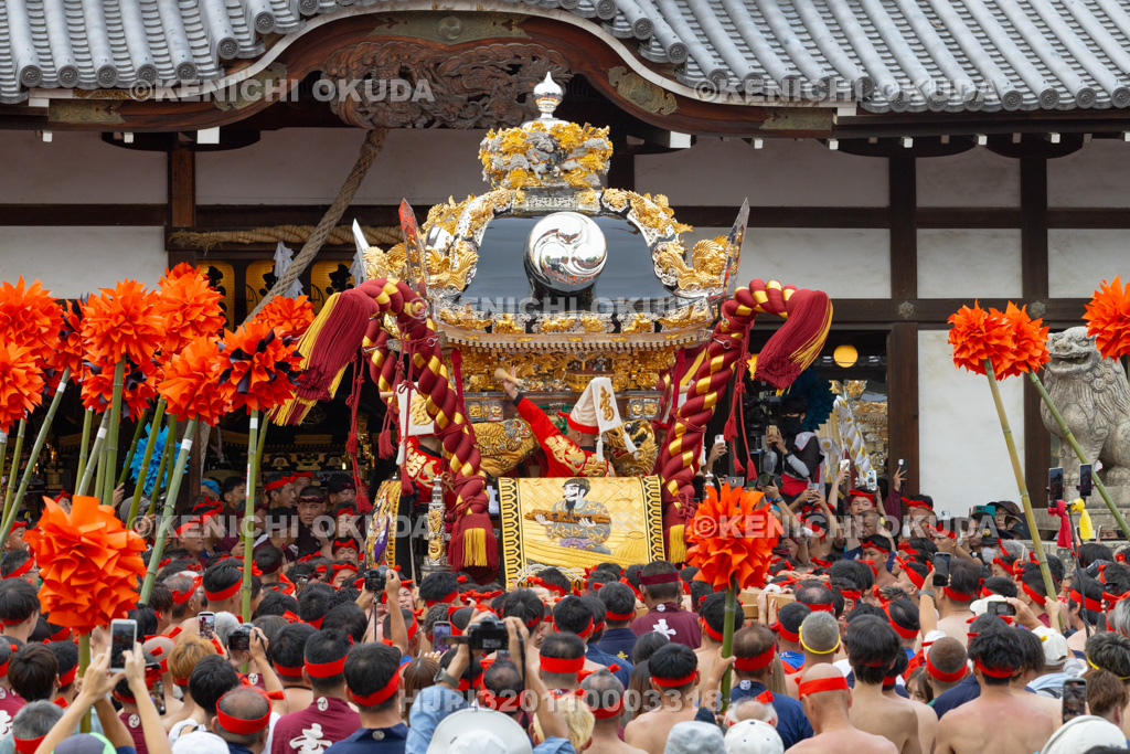 兵庫県 灘のけんか祭り(宵宮) 拝殿前練り上げ 妻鹿