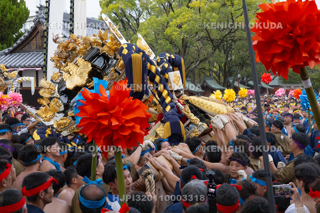 兵庫県 灘のけんか祭り(宵宮) 拝殿前練り上げ 中村