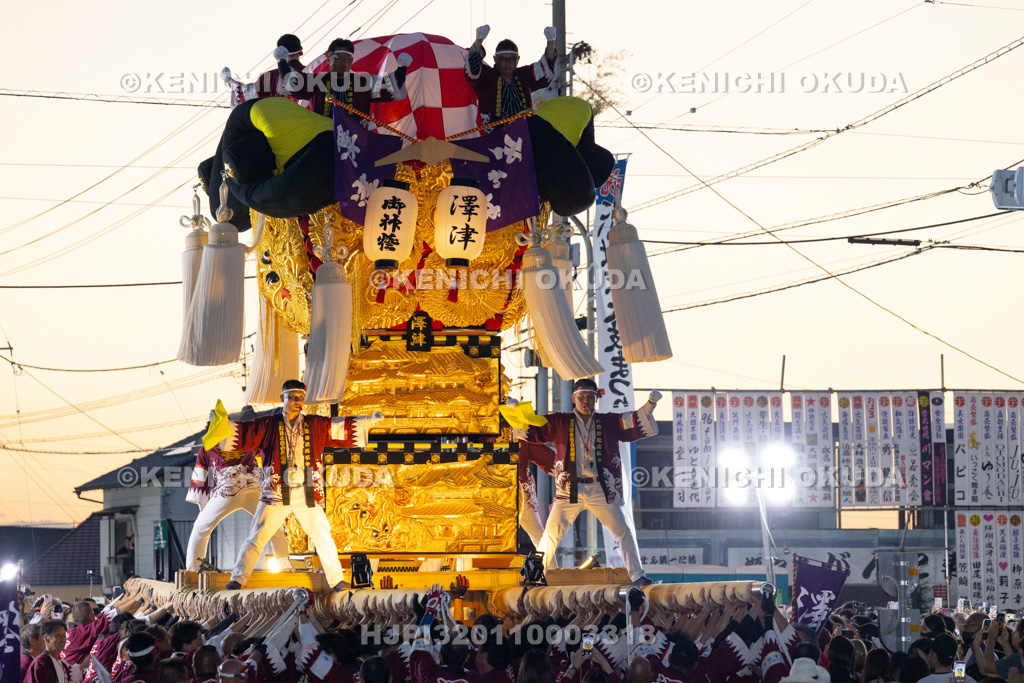 愛媛県 新居浜太鼓祭り 多喜浜駅前かきくらべ