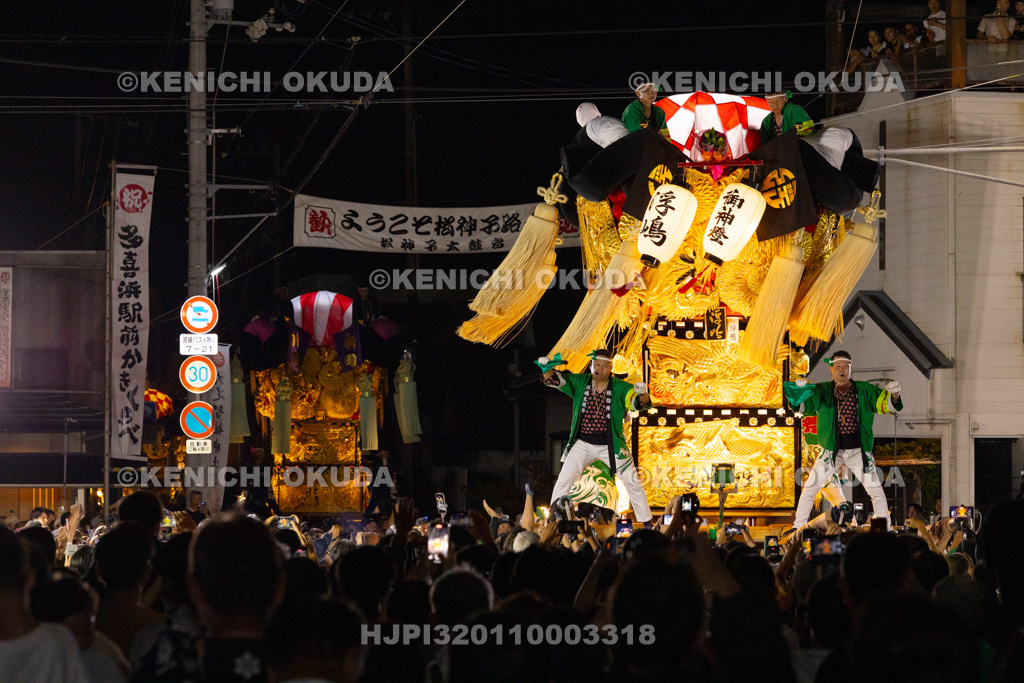 愛媛県　新居浜太鼓祭り　多喜浜駅前かきくらべ