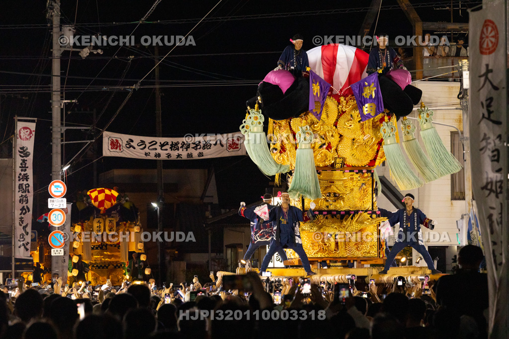 愛媛県 新居浜太鼓祭り 多喜浜駅前かきくらべ