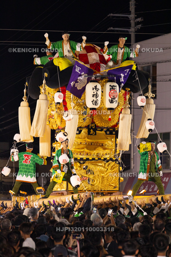 愛媛県　新居浜太鼓祭り　多喜浜駅前かきくらべ