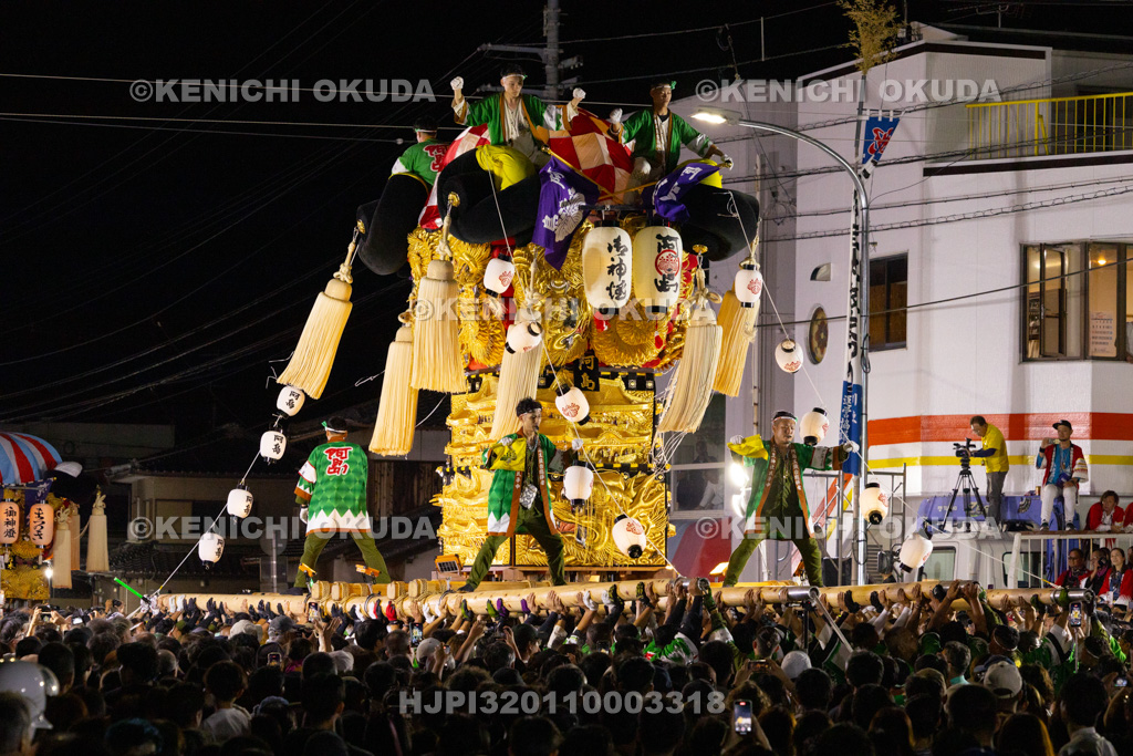 愛媛県　新居浜太鼓祭り　多喜浜駅前かきくらべ