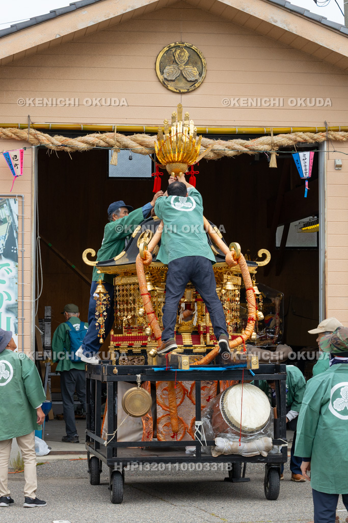 石川県 青柏祭 神輿 鳳凰の取り付け