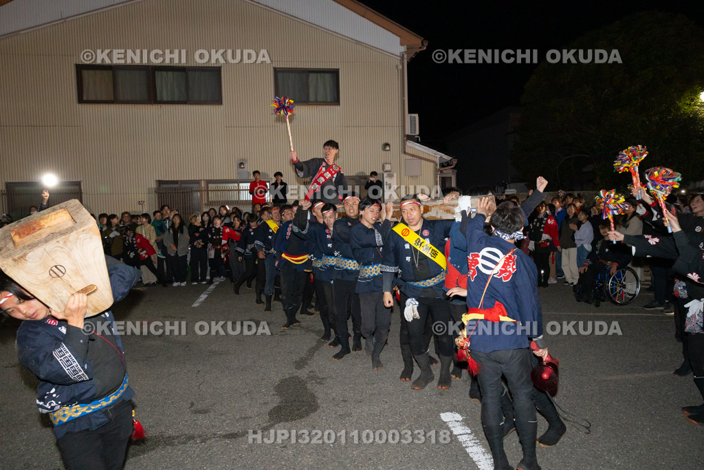 石川県 青柏祭 御祓地区コミュニティセンター曳入れ(魚町) 大梃子