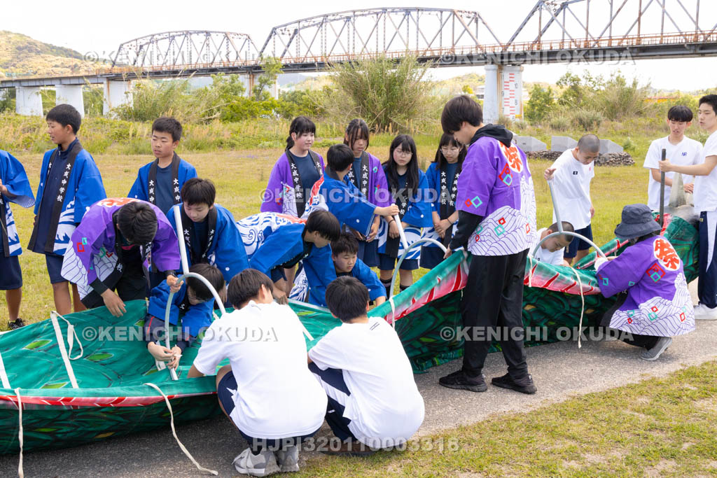 和歌山県 道成寺会式 大蛇の組み立て