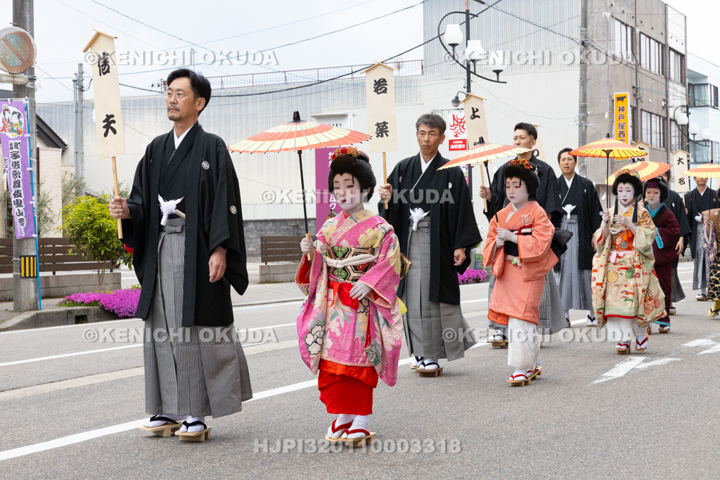 富山県 出町子供歌舞伎曳山祭 お練り