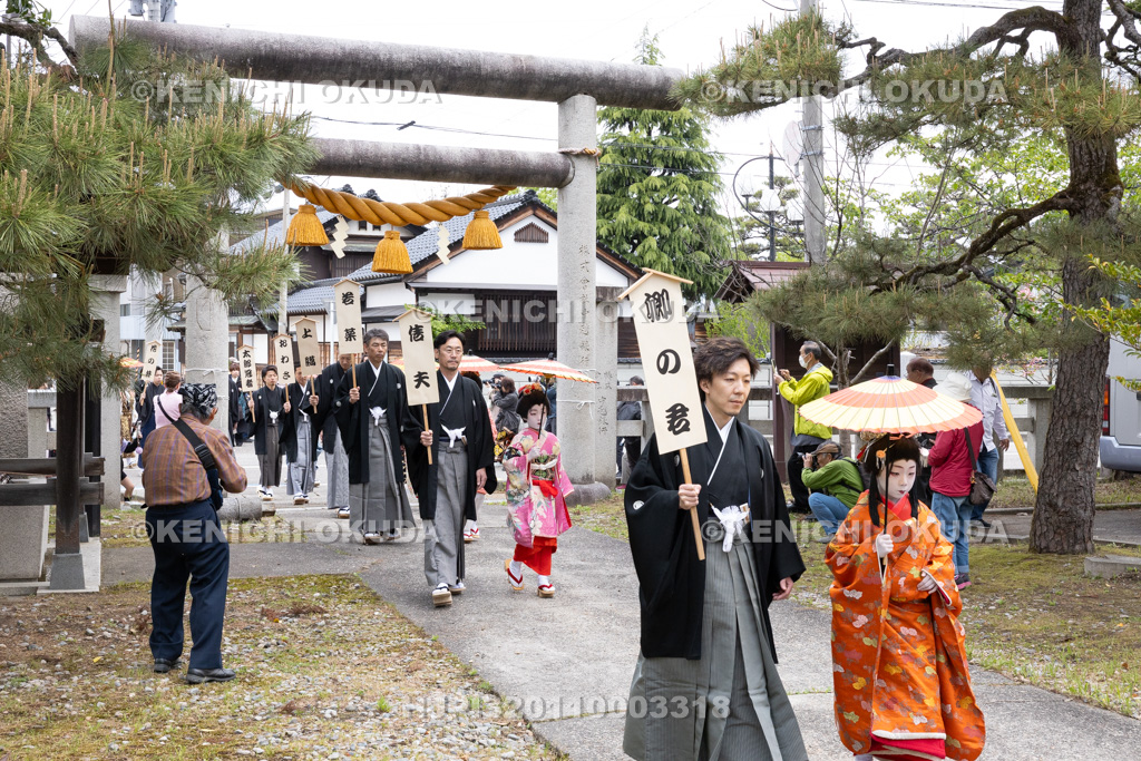 富山県 出町子供歌舞伎曳山祭 お練り