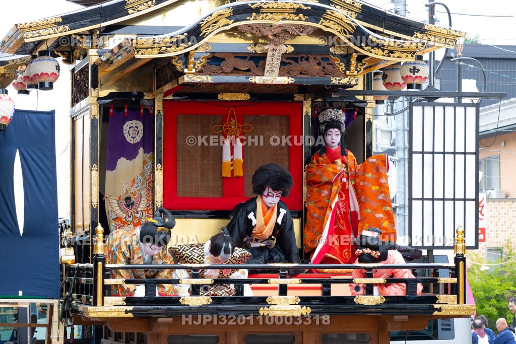 富山県 出町子供歌舞伎曳山祭 東町・吉江酒店前(二町揃い) 御所桜堀川夜討「弁慶上使の場」