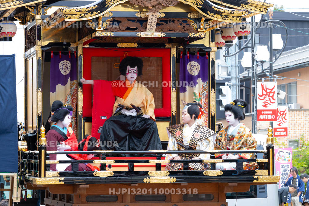 富山県　出町子供歌舞伎曳山祭　東町・吉江酒店前（二町揃い）　御所桜堀川夜討「弁慶上使の場」