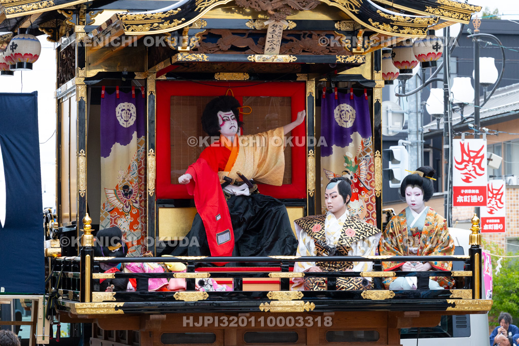 富山県 出町子供歌舞伎曳山祭 東町・吉江酒店前(二町揃い) 御所桜堀川夜討「弁慶上使の場」