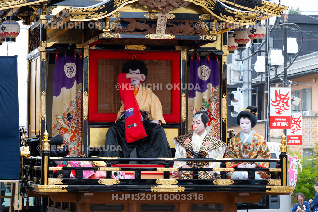 富山県　出町子供歌舞伎曳山祭　東町・吉江酒店前（二町揃い）　御所桜堀川夜討「弁慶上使の場」