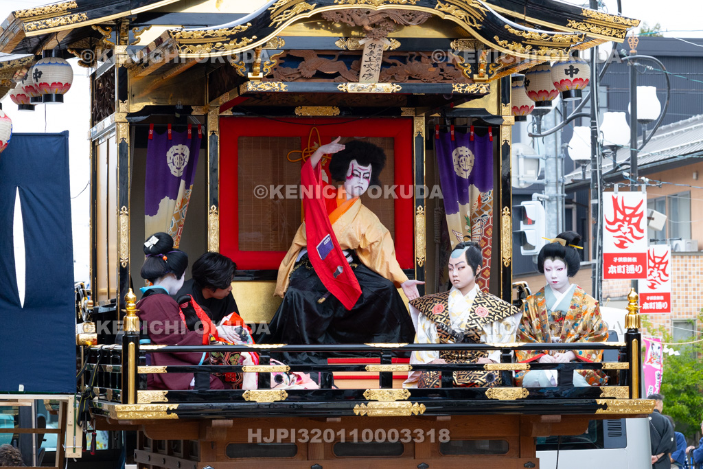 富山県 出町子供歌舞伎曳山祭 東町・吉江酒店前(二町揃い) 御所桜堀川夜討「弁慶上使の場」