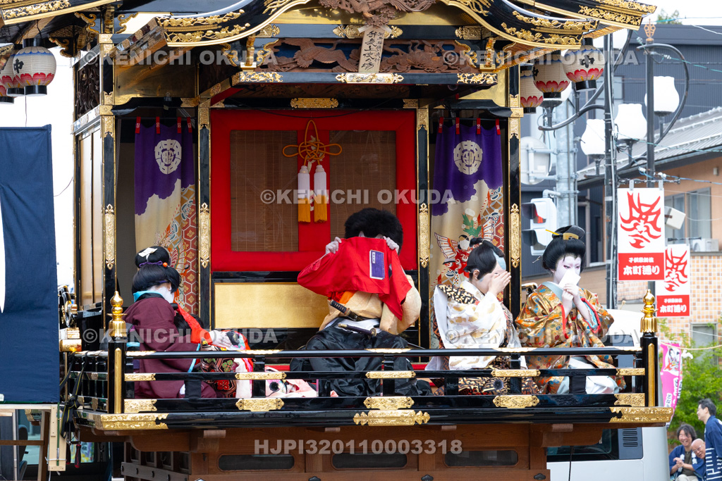 富山県 出町子供歌舞伎曳山祭 東町・吉江酒店前(二町揃い) 御所桜堀川夜討「弁慶上使の場」