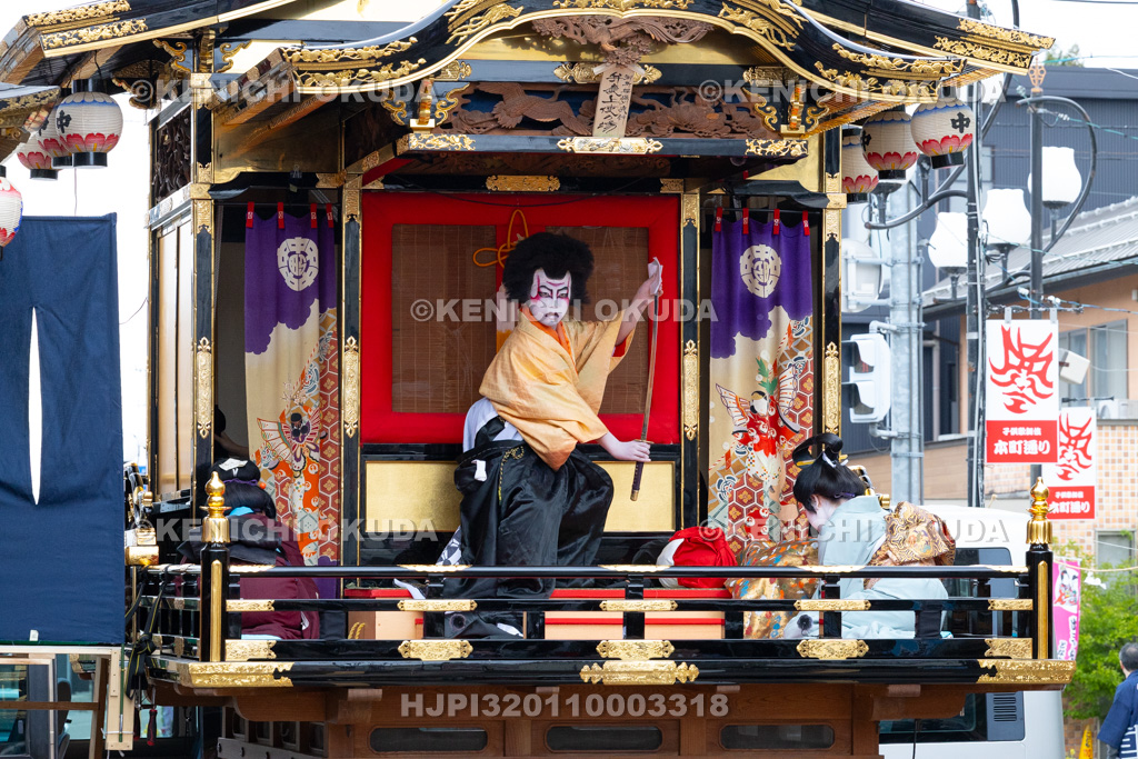 富山県　出町子供歌舞伎曳山祭　東町・吉江酒店前（二町揃い）　御所桜堀川夜討「弁慶上使の場」