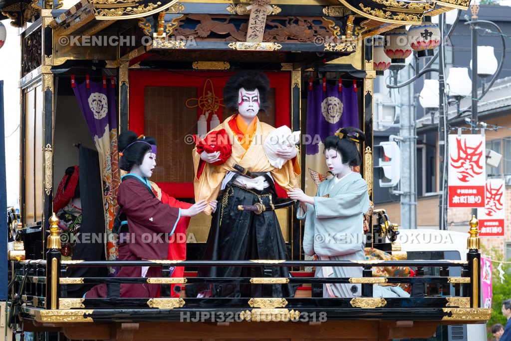 富山県　出町子供歌舞伎曳山祭　東町・吉江酒店前（二町揃い）　御所桜堀川夜討「弁慶上使の場」