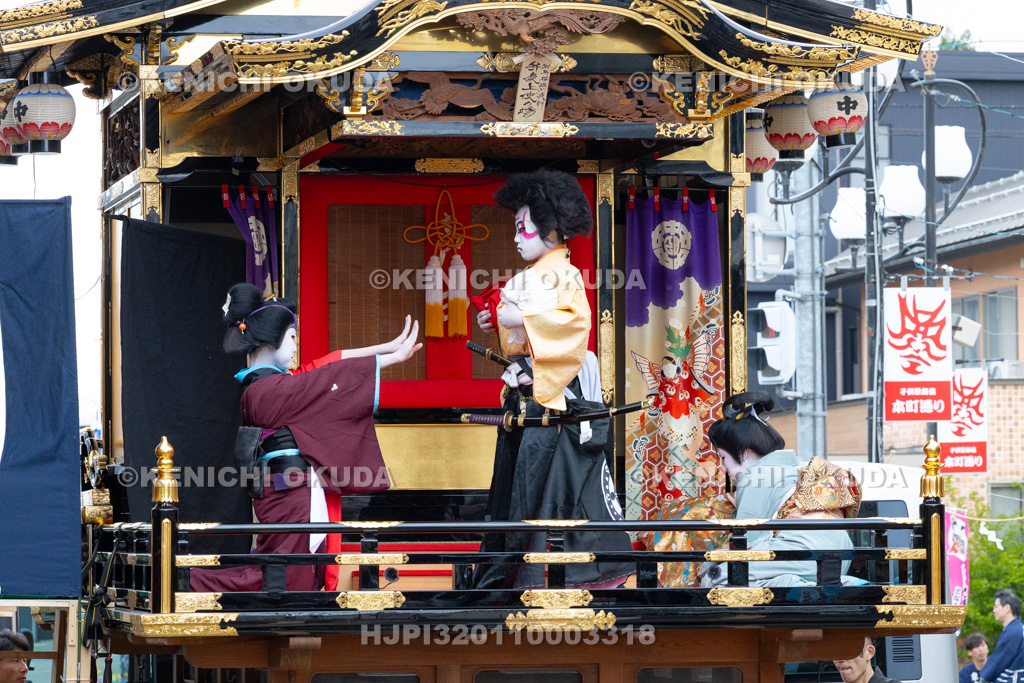 富山県　出町子供歌舞伎曳山祭　東町・吉江酒店前（二町揃い）　御所桜堀川夜討「弁慶上使の場」